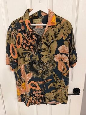 Tennis brand XL men’s button down tropical shirt short sleeve